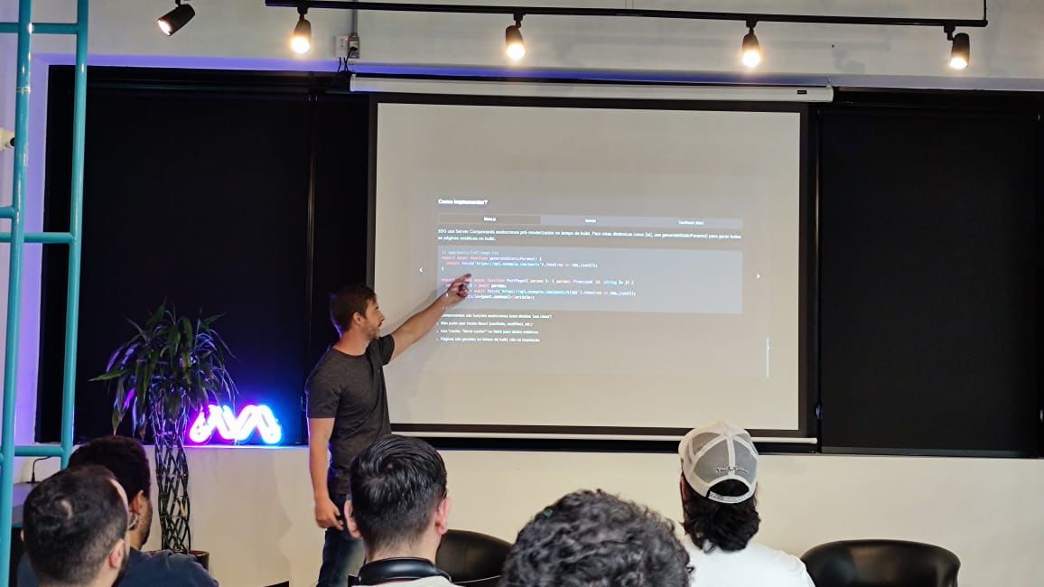 Emerson Braun presenting React rendering strategies to an audience